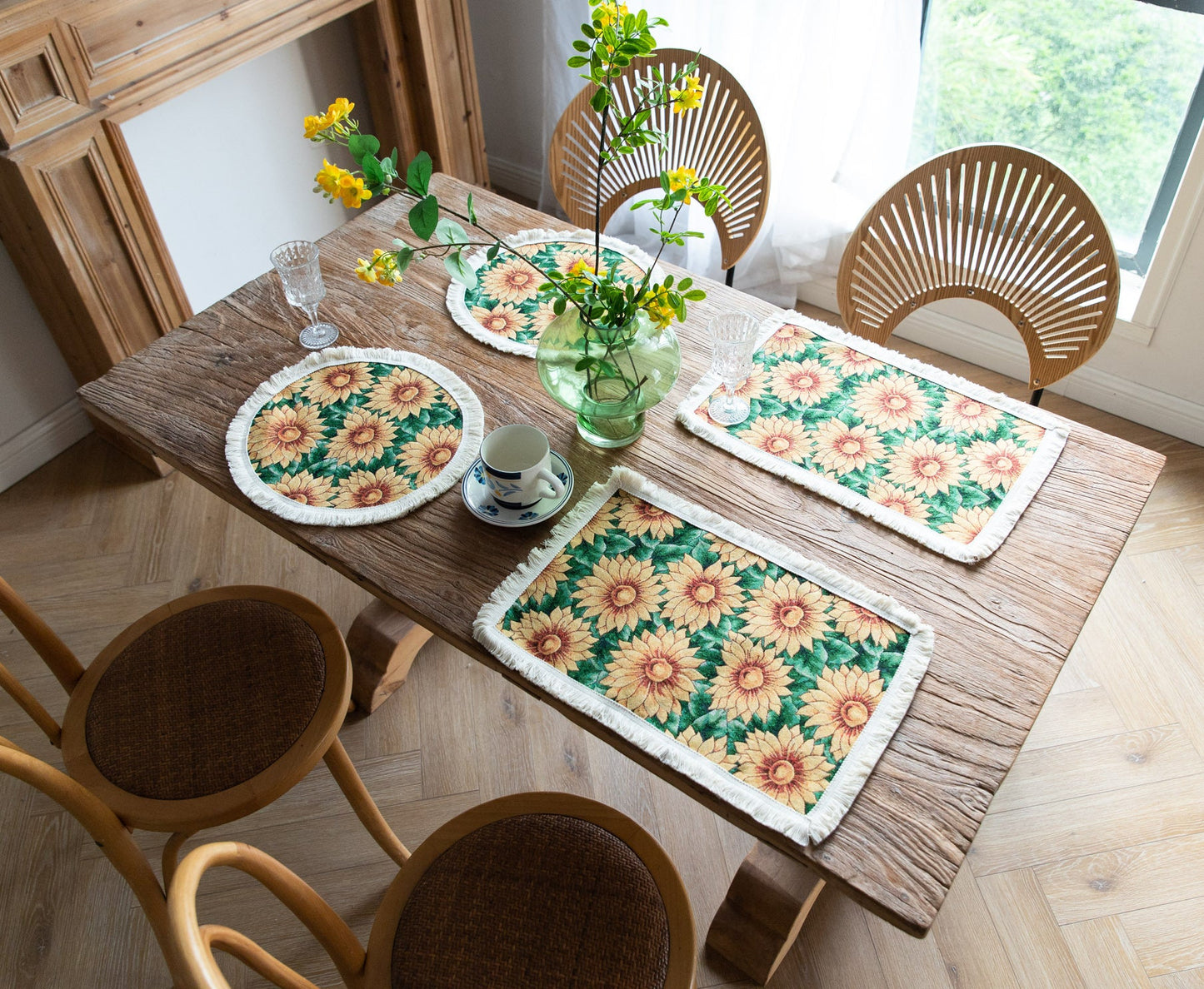 Enhance your dining aesthetic with our Tassel Round Table Mat. Not only does it guard your table, but its tassel design also brings a touch of bohemian flair. Get yours now!