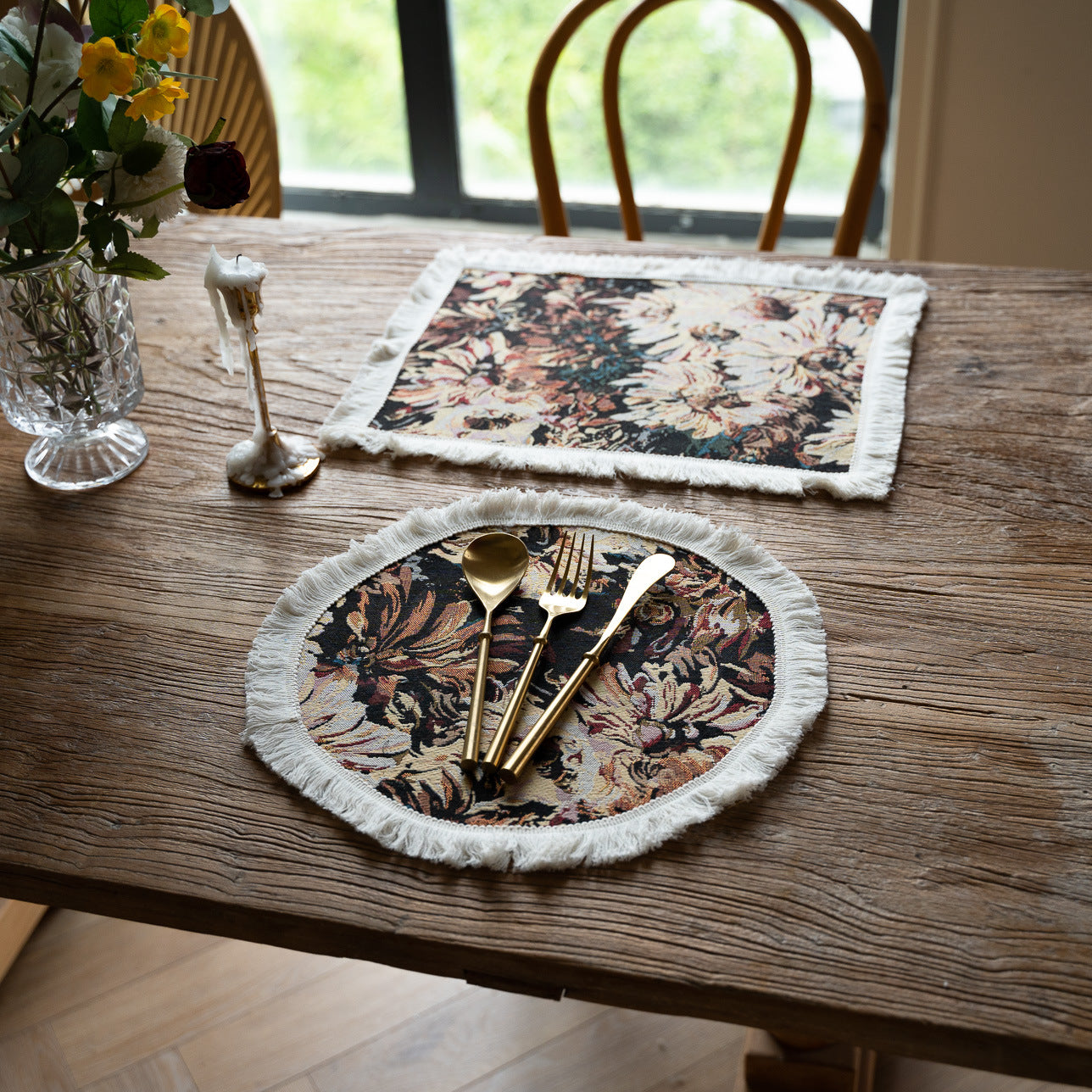 Enhance your dining aesthetic with our Tassel Round Table Mat. Not only does it guard your table, but its tassel design also brings a touch of bohemian flair. Get yours now!